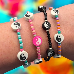 Beaded Yin/Yang bracelet, elasticated friendship bracelet, 90’s retro, choice of colour.