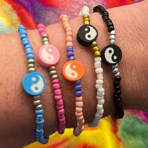 Beaded Yin/Yang bracelet, elasticated friendship bracelet, 90’s retro, choice of colour.