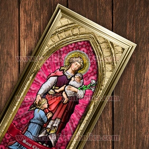 Impresión enmarcada a mano en vitral de Santa Caridad. Tamaño 7x14.