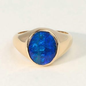 Australian Opal Ring: blauwe doublet ovale zegelring (opties massief goud)