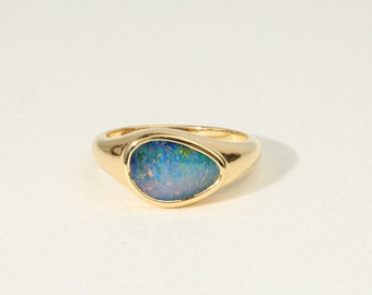Blue Australian Opal Doublet Signet ring, Solid Gold signet ring, Fire opal Ring, October ring, australian opal ring, Gift ring for her,