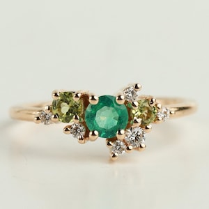 Emerald Peridot Cluster Engagement Ring | Green Emerald Cluster Ring | Diamond Emerald Ring | Unique Round Cut Ring
