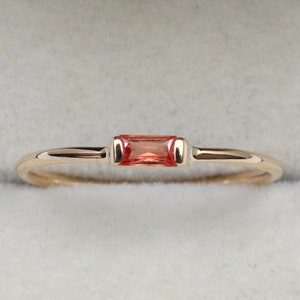 Anillo baguette de zafiro naranja - anillo de apilamiento mínimo en oro macizo - anillo de zafiro delicado - regalo de Acción de Gracias de Navidad
