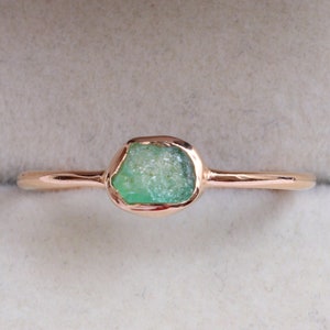 Raw natural emerald ring, Rough emerald ring, Stacking ring, may birthstone, Dainty ring, Gift for her, gold stackable, raw stone ring
