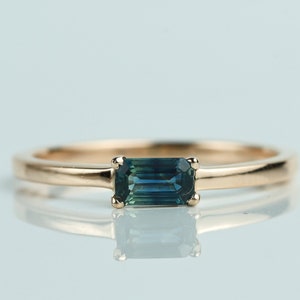 Emerald Cut Montana Sapphire Ring – Green Parti Sapphire in 18K Solid Gold – Minimalist Engagement Ring – Handmade Statement Jewelry Gift