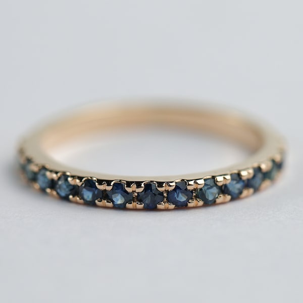 Bague de mariage en saphir bleu demi-éternité, alliance, anneau de saphir de 2 mm, anneau de saphir rose, alliance, anneau d'empilage de saphirs