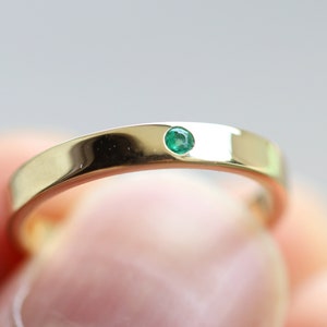 Emerald wedding band, emerald wedding ring, 3mm wedding band, Simple emerald band, emerald stacking ring, dainty emerald ring women