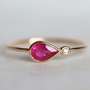 Genuine Ruby Engagement Ring | Ruby and Diamond Verlobungsring | Simple Gold Ruby Ring | Elegant Red Ruby Ring with Diamond