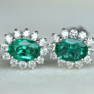 IGI Certified 1.5 Carat Oval Emerald Stud Earrings, Vintage Halo May Birthstone Jewelry, Elegant Emerald Studs, Timeless Green Earrings