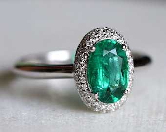 Emerald engagement ring, Vintage green emerald ring, 1 carat Emerald engagement ring, Oval emerald ring, Halo engagement ring EE01