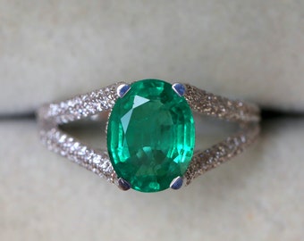 2 carat green Emerald Engagement Ring, Green Emerald engagement ring, Oval cut emerald and diamond ring, Emerald engagement ring, EE01