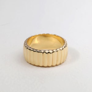 Bold Charlotte Gold Ring, 14k Gold Ribbed Band Ring, Chunky Textured Statement Ring, Thick Minimalist Yellow Gold Band, Thumb Signet Ring