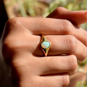 Australian opal signet ring, Solid Gold Opal Signet Ring, Unisex Ring, Gift for holiday season, Everyday ring for him/ her, fathers day gift