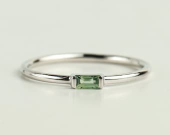 Grün Saphir Baguette Ring in Gold | Zierliche Minimalist Stapeln Saphir Ring | Benutzerdefinierte Birthstone Versprechen Ring Geschenk für sie