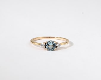 Engagement Ring: Aquamarine and Diamond - 18K Yellow Gold