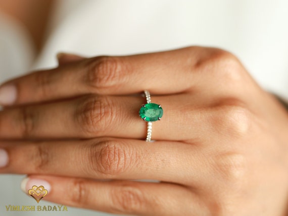 2 carat 2024 natural emerald ring