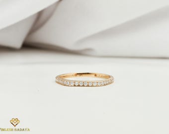 Alianza minimalista de diamantes, anillo fino apilable de oro