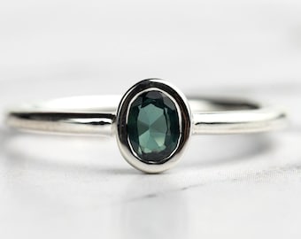 Anillo de compromiso ovalado de zafiro de Montana / Anillo de promesa con engaste de oro de 14 quilates