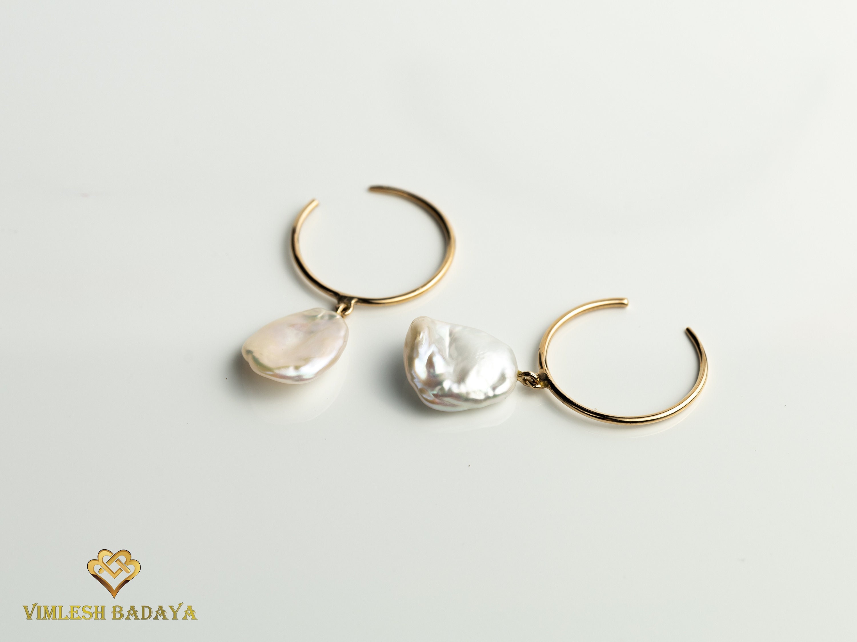 Orecchini pendenti a cerchio di perle, orecchini pendenti con perle barocche in oro massiccio, regalo elegante per lei, gioielli di perle unici, orecchini a cerchio barocchi