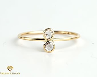 Anello impilabile in oro con doppio diamante marrone taglio rosa.