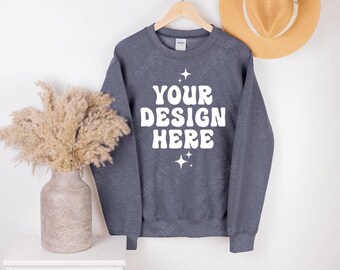 Gildan 18000 Heather Dark Navy Sweatshirt Mockup | G180 Rundkragetröja Mockup | Boho Hängande Galge Mockup | POD (Digital Nedladdning)