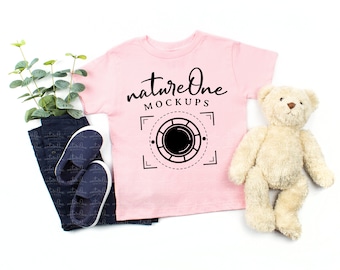 Maqueta de camiseta Bella Canvas rosa para niños pequeños (modelo 3001T), maqueta de camiseta unisex para niños pequeños, camiseta para niñas y niños (vista plana)