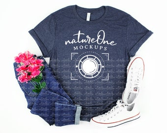 Maqueta de camiseta unisex Bella Canvas 3001 Heather Midnight Navy, estilo sencillo y natural, para estilo de vida. Maqueta de camiseta con diseño plano y fondo blanco.