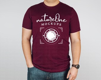 Mockup da camiseta Bella Canvas 3001 na cor bordô, mockup de camiseta masculina bordô, mockup masculino 3001, mockup de camiseta masculina para estúdio.