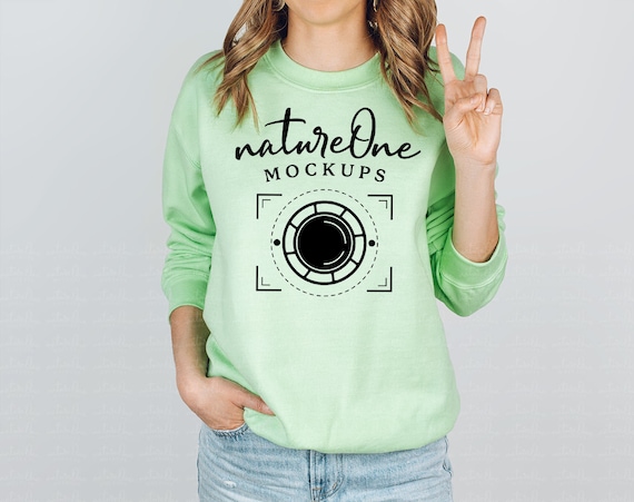 Gildan mint outlet green sweatshirt
