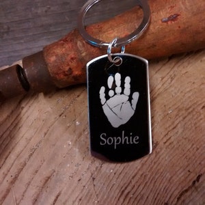 Llavero con la huella de la mano o del pie de su hijo - Huella de mano - Huella de pie - Recuerdos grabados - Personalizado - Llaveros personalizados