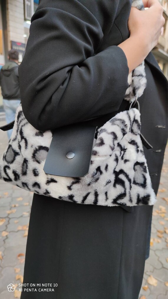 fluffy print bag