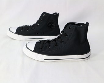 black hello kitty converse
