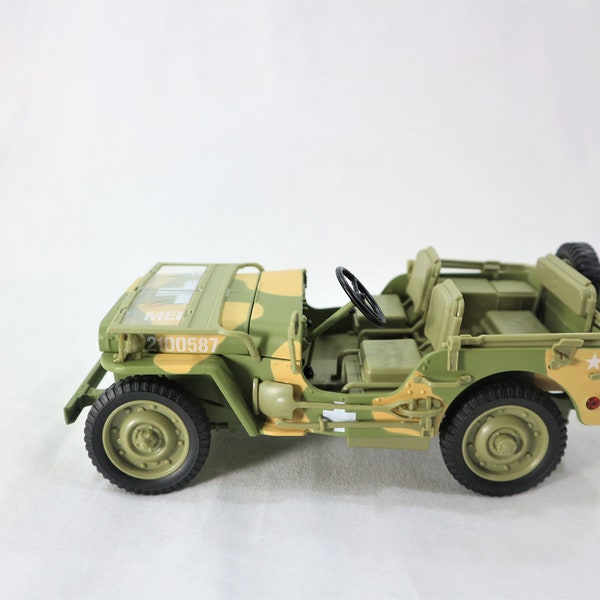 1941 WW II Willys MB Jeep | Military Medic Jeep Die-cast 1:18 Scale