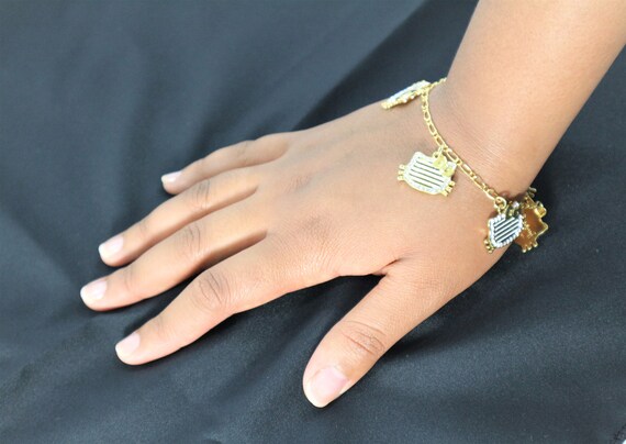 ir de compras dos semanas blanco lechoso Hello Kitty Pulsera de Oro 18 kilates con Cinco Charms / - Etsy España ir de compras dos semanas blanco lechoso Hello Kitty Pulsera de Oro 18 kilates con Cinco Charms / - Etsy España