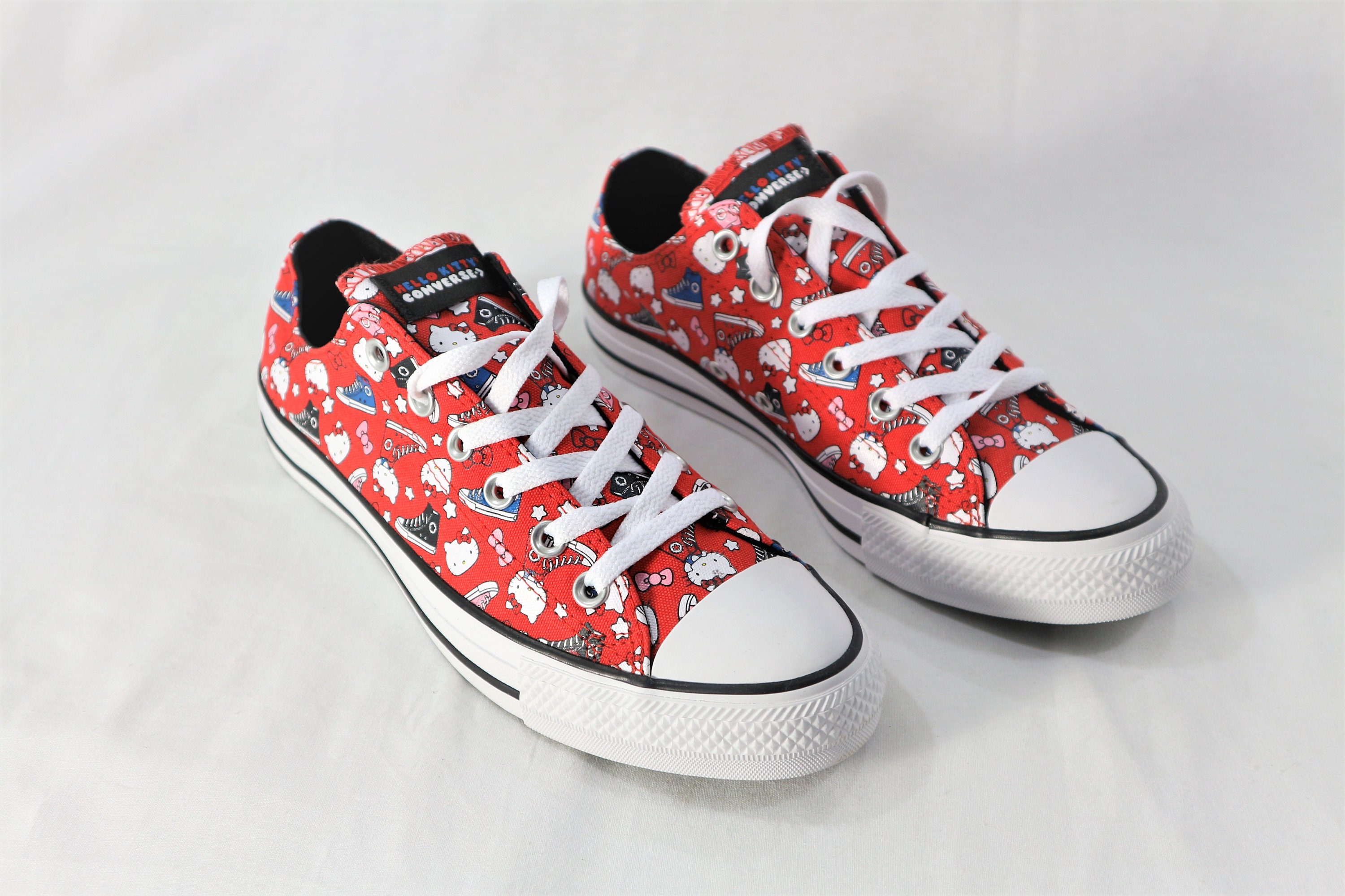 Hello Kitty Converse All Star Sneakers / Talla 9.5 Wm 7.5 Mn -