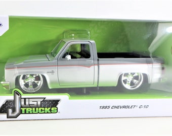 1985 Chevy C-10 Pickup Truck Die-cast 1:24 Scale Model Car | Silver - Gray