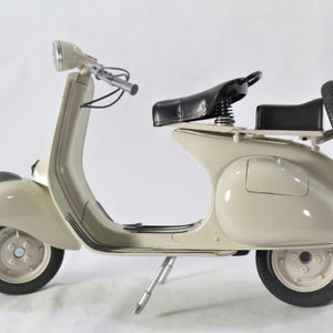 Vespa 150 VL IT Motorcycle Model 1:6 Scale