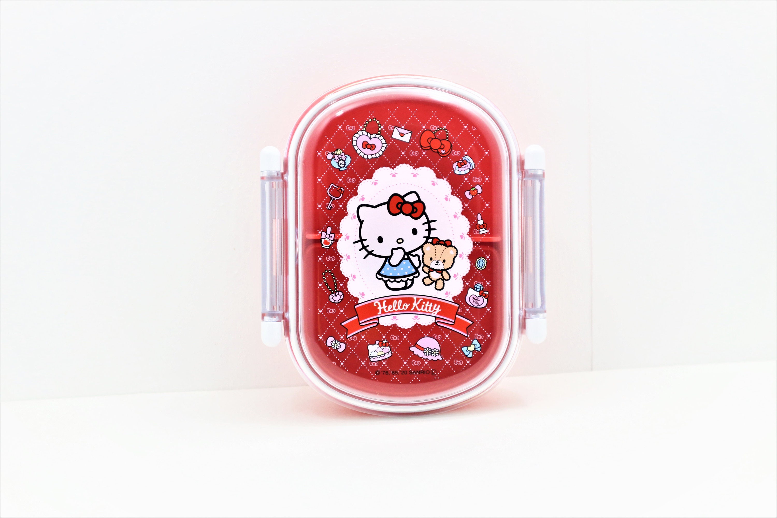  Hello Kitty Bento Lunch Box (15oz) - Cute Lunch Carrier with  Secure 2-Point Locking Lid - Authentic Japanese Design - Durable, Microwave  and Dishwasher Safe - Sweet: Home & Kitchen