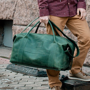Gravure Sac de week-end vert pour homme, Sac de voyage en cuir, Sac à bagages pour le week-end, Grand sac de sport en cuir pour mari, Grand sac de sport