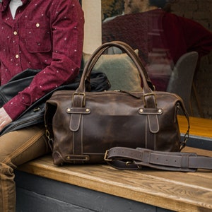 Borsa da viaggio personalizzata per lo sposo, con monogramma inciso, borsone in pelle per lo sposo, regalo da viaggio per lui