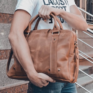 Bolso de cuero con grabado láser, bolso para computadora portátil personalizado, maletín único hecho a mano como bolso de uso diario, bolso de mensajero de cuero para hombres