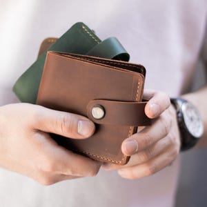 Cartera de cuero crudo hecha a mano, cartera de cuero con grabado láser, cartera de cuero personalizada para hombre, regalo de aniversario para su esposo.