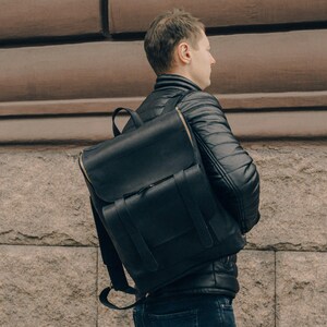 Rugzak voor heren, leren handgemaakte rugzak voor op reis, laptoprugzak voor werk, gepersonaliseerde schoolrugzak, handgemaakte leren tas afbeelding 5