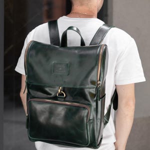 Mochila personalizada para hombre como regalo para su esposo, mochila de cuero genuino grabada con láser para hombre, regalo para el padrino de boda, mochila de viaje para él.