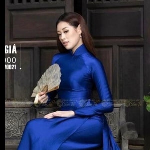 Blauwe Vietnamese lange Lua Hai Gia-jurk Ao Dai met broek in bijpassende kleur G103