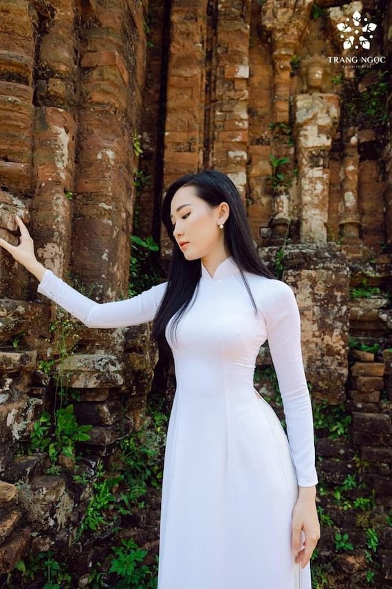 Ao Dai Trang White Vietnamese Traditional Dress Ao Dai T… Flickr ...