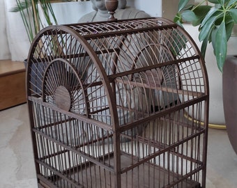 Ancienne cage à oiseau en bois.