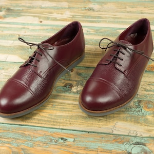 Chaussures pour hommes de style derby élégant rouge bordeaux, chaussures en cuir naturel, style oxford vintage image 2