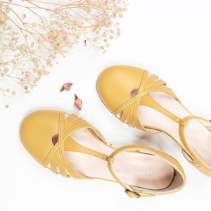 T-strap Heels 3.5 cm, Women&#39;s Leather Sandals, Vintage Swing Shoes, Mary Janes - Honey