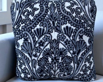 Funda de almohada Schumacher Claremont Crewel, algodón y lana azul Delft, 17x17